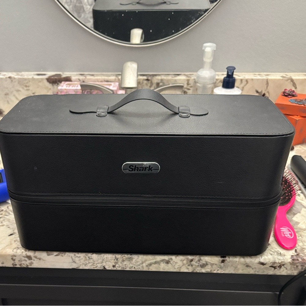 SHARK FLEX-STYLER with Case  included MINT CONDITION NEVER USED !!